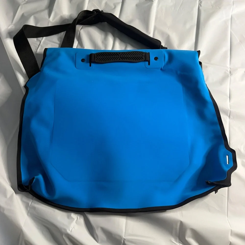 RLX Ralph Lauren Mens Messenger Bag Blue Black Water-Resistant Techwear Light